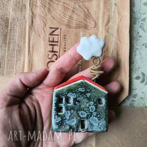 zaśniedziały domek z chmurką, ceramika