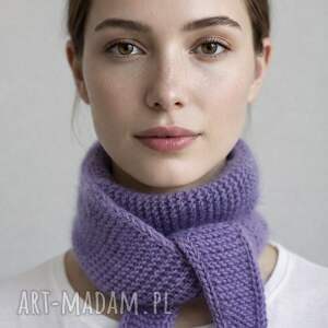 minimalistyczny krótki szalik wiązany ręcznie robiony merino i kid