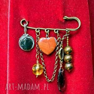 broszka niezwykła na agrafce w stylu boho handmade z sercem z jaspisu unikat brocha