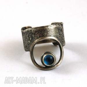 topaz swiss blue, srebrny oksydowany pierścionek, szeroki