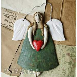 handmade ceramika aniołek zielony z sercem
