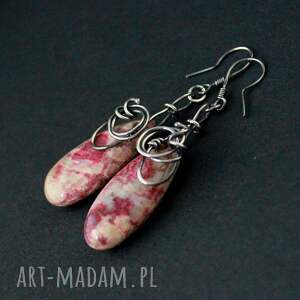 Długie kolczyki z kamieniem chryzantemowym fuksja - wire wrapping