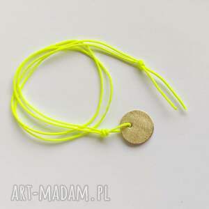 katarzyna kaminska okrąg wisiorek, sznurek, mosiądz, zmatowione