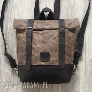 brązowy plecak ze skóry i bawełny woskowanej zapinany na dwie klamry