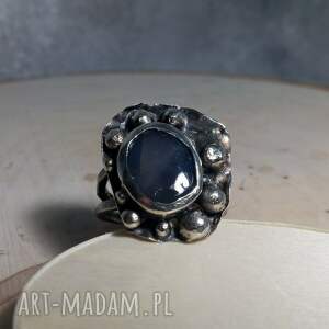 srebrny pierścieni z szafirem, rękodzieło biżuteria