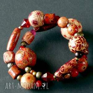 bajecznie kolorowa bransoletka boho z drewnianych korali we wzory to znakomity