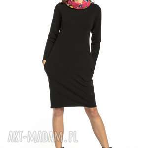 sukienka dresowa z kominem wzorzystymi dodatkami, t295, czarny / wzór łowicki