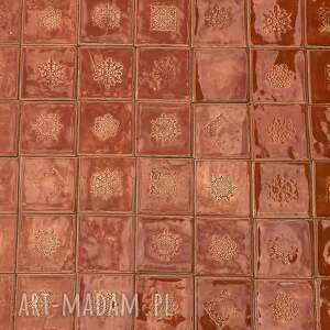 w stylu rustykalnym, unikatowe kafle, kafelki stemplowane