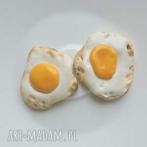 apetyczna broszka w kształcie jajka sadzonego (jajko sadzone modelina, lekka)