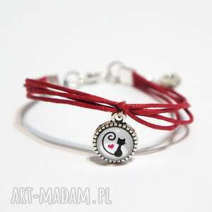 handmade bransoletka - kotek, serce - sznureczki, czerwona