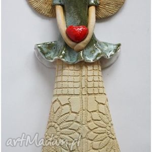 handmade ceramika anioł wiszący z sercem