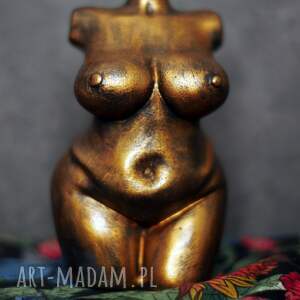 ręcznie robione dekoracje duża kobieta w metalicznym złocie ognistym, 14 cm, rzeźba