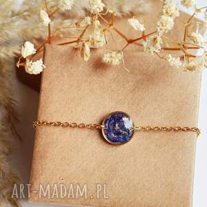 bransoletka z żywicy suszonymi kwiatami płatki chabra biżuteria artystyczna