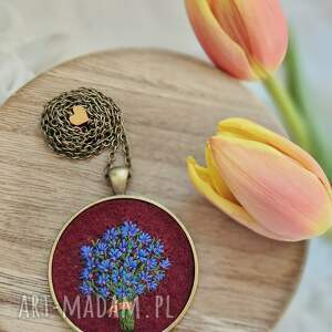 naszyjnik bukiecik chabrów z hematytem na bordowym - Pedzelek i Nitka biżuteria naszyjniki