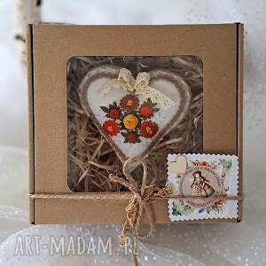 Prezent serduszko lniane wyszywane, dekoracja