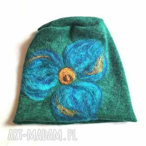 ręczne wykonanie czapki czapka wełniana filcowana zimowa handmade w kwiaty na podszewce