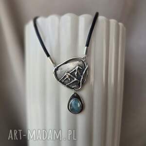 Srebrny naszyjnik z górami i akwamarynem