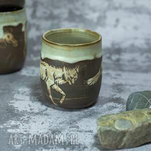 handmade kubek ceramiczny z wilkiem średni leśne opowieści 340 ml brown
