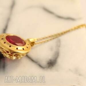 naszyjnik srebrny złocony z czerwoną cyrkonią, frapujący wisiorek, ażurowy