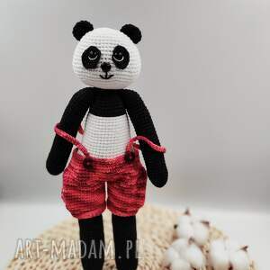 ręcznie zrobione maskotki szydełkowa panda zdziś