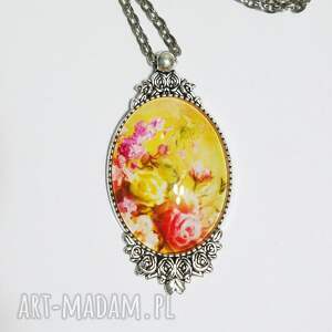 Medalion z różami - owalny naszyjnik handmade