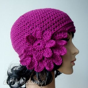 czapki purpurą ukwiecona, modna retro dzirgana