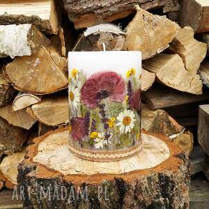 ręcznie robiona świeca botaniczna z suszonymi kwiatami rumianku i makami duża