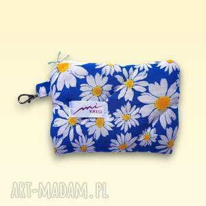 Pikowany portfelik w rumianki - etui na karty