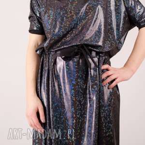 holograficzna sukienka wiązana w pasie, połyskująca metaliczny, karnawałowa