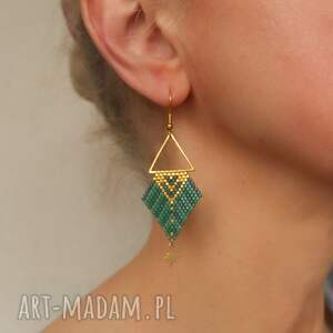 kolczyki trójkąty z koralików - cieniowana zieleń i złoto, stal chirurgiczna