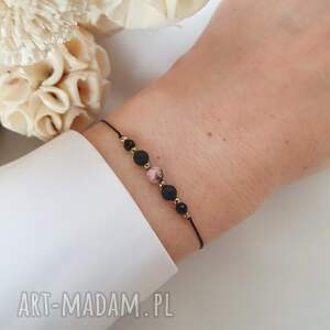 bransoletka z rodonitem i onyksem, delikatna biżuteria handmade pomysł