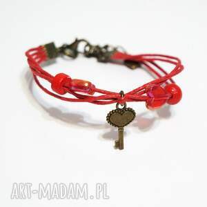 handmade bransoletka - kluczyk, serce - sznureczki, czerwona