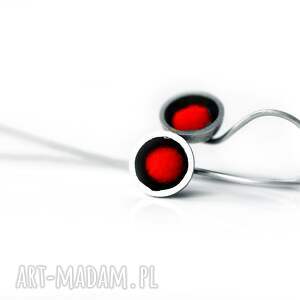 minimalistyczne czerwone kolczyki wiszące - biżuteria artystyczna
