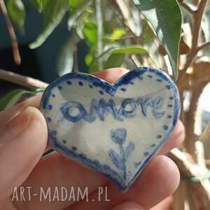 Broszka ceramiczna Amore - serce ręcznie malowane i szkliwione