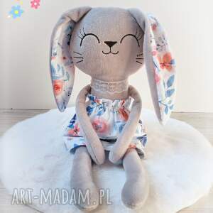 handmade maskotki pluszowa szczęśliwa królisia w kwiecistej