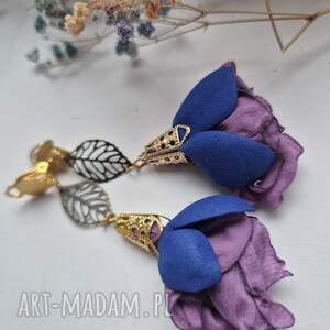 klipsy kwiaty fioletowo - niebieskie leciutkie w pojedynczym egzemplarzu stylu