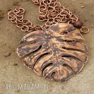 miedziany liść monstera z brązowymi agatami, biżuteria autorska