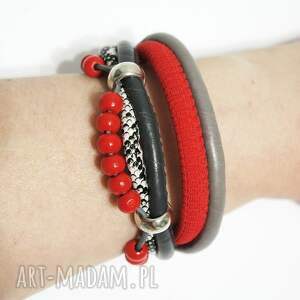 bransoletka - czerwone korale rzemienie, drewniane koraliki, serce dla niej