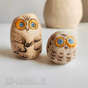 Ceramiczna sowa - ręcznie szkliwiona miniaturka z jasnej gliny z art-Madam.pl