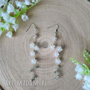 śliczne kolczyki na druciku z drobnymi kwiatuszkami, kryształami