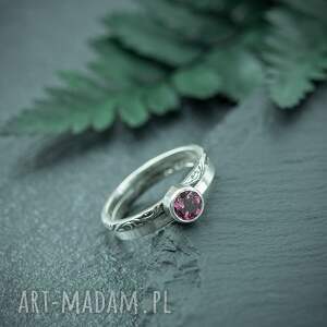srebrny pierścionek z rodolitem i podwójną obrączką, srebrny pierścionek z różowym