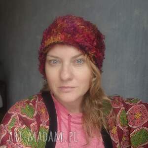 czapka futrzana bordowa na podszewce miękka miła rozmiar uniwersalny wykonana