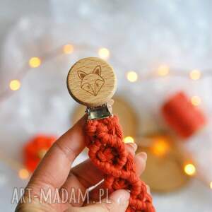 Makramowa zawieszka do smoczka lisek | z klipsem