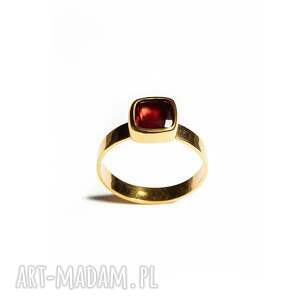 pierścionek z granatem, srebro złocone
