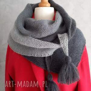 Prezent Szara chusta z efektem ombre, ręcznie robiona