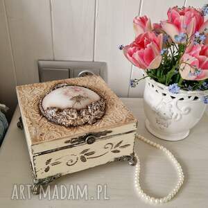 Pudełko w stylu vintage na herbatę, biżuterię lub słodycze