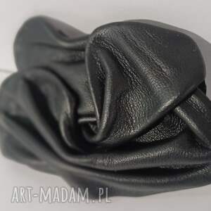 broszka ze skóry, biżuteria autorska prezenty dla mamy i babci