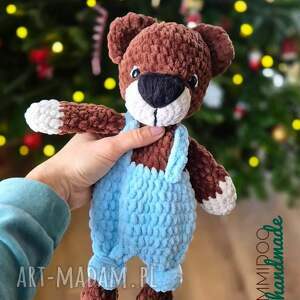 Miś przytulanka wykonany na szydełku z pluszowej włóczki