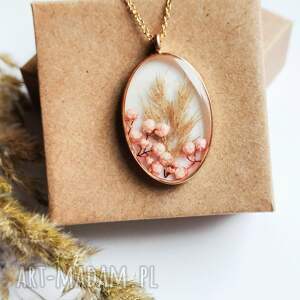 wisiorek z żywicy suszonymi kwiatami, biżuteria boho, bukiet kwiatów