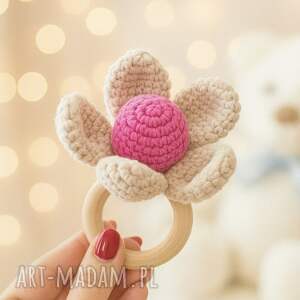 na szydełku, grzechotka kwiatek